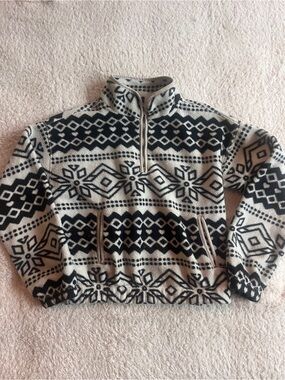 Thread & Supply Black and Cream Patterned Fleece Pullover